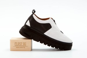 Дамски ежедневни обувки Valena бели с черно 3