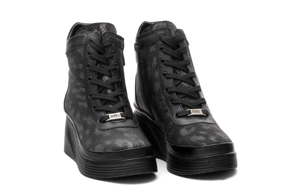 Дамски ежедневни боти Elena черни с принт