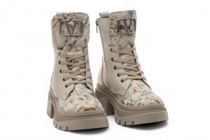 Дамски ежедневни боти Saliya бежови с принт орхидея