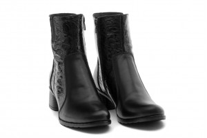 Дамски боти на ток Aniella черни