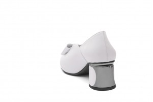 Дамски обувки на ток Avia бели 2