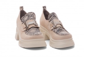 Дамски ежедневни обувки Shika бежови с принт змия