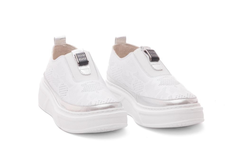 Дамски ежедневни обувки Esina бели със сребро