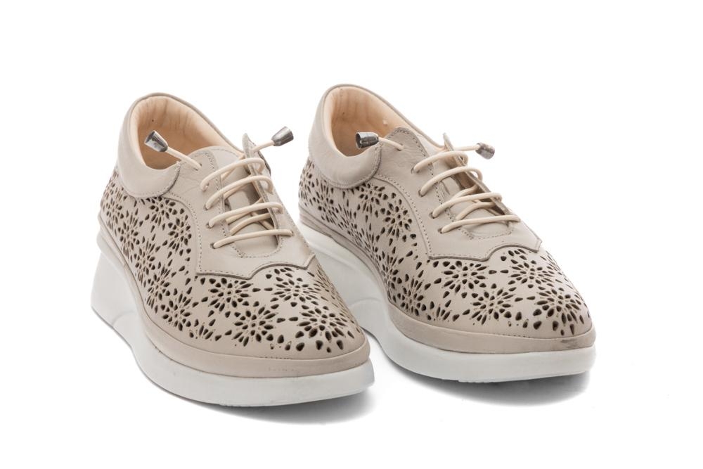 Дамски ежедневни обувки Yassy бежови