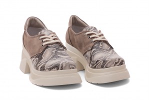 Дамски ежедневни обувки Divna бежови с принт змия