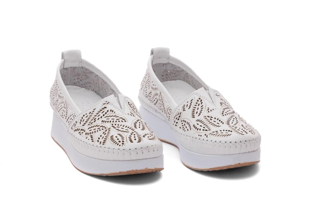 Дамски ежедневни обувки Amala бели