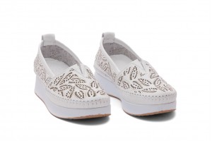 Дамски ежедневни обувки Amala бели